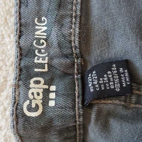 Gap * Flower patterned denim legging NWOT - Picture 2 of 4